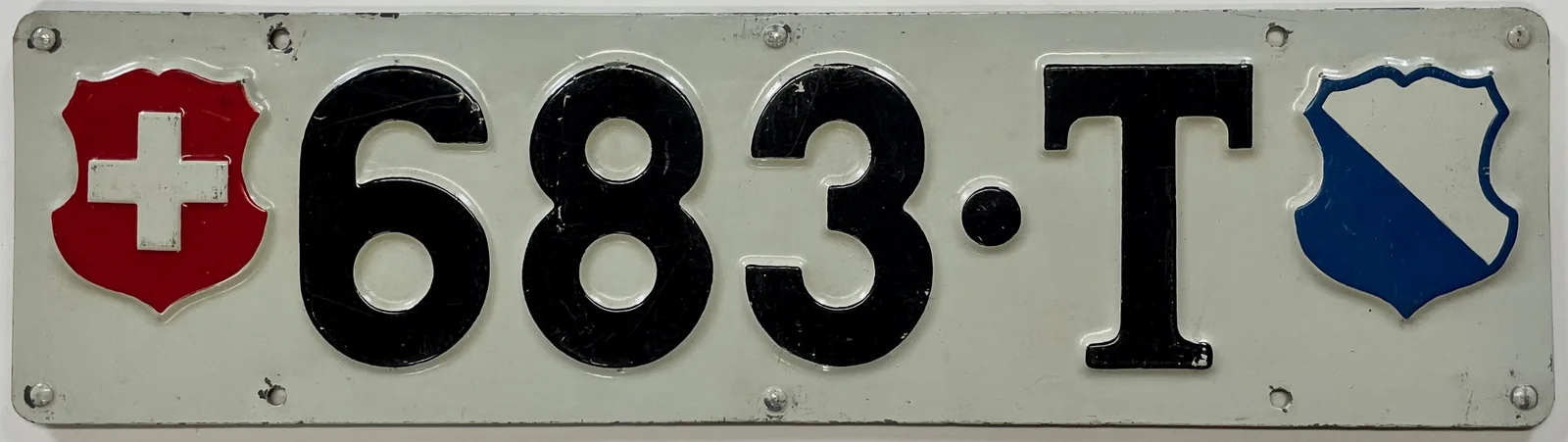 Weisse Zürcher Autonummer 683 T